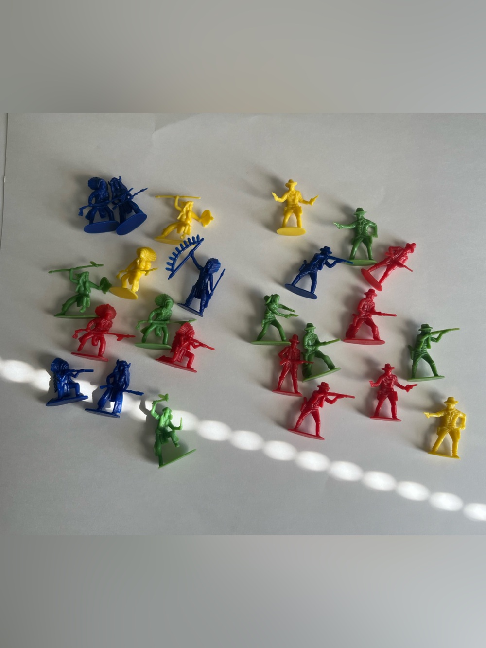 Vintage Style Plastic cowboy & Indians 24 Pack (Red, Blue, Green, Yellow)